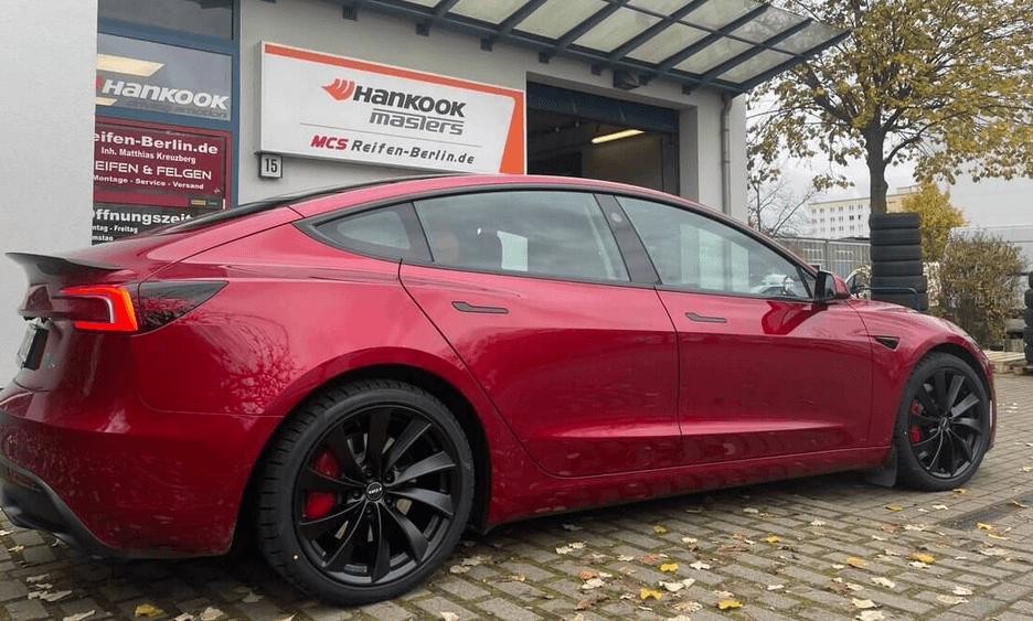 Tesla mit Felge RIAL Lugano Komplettrad Winter von MCS Reifen-Berlin.de